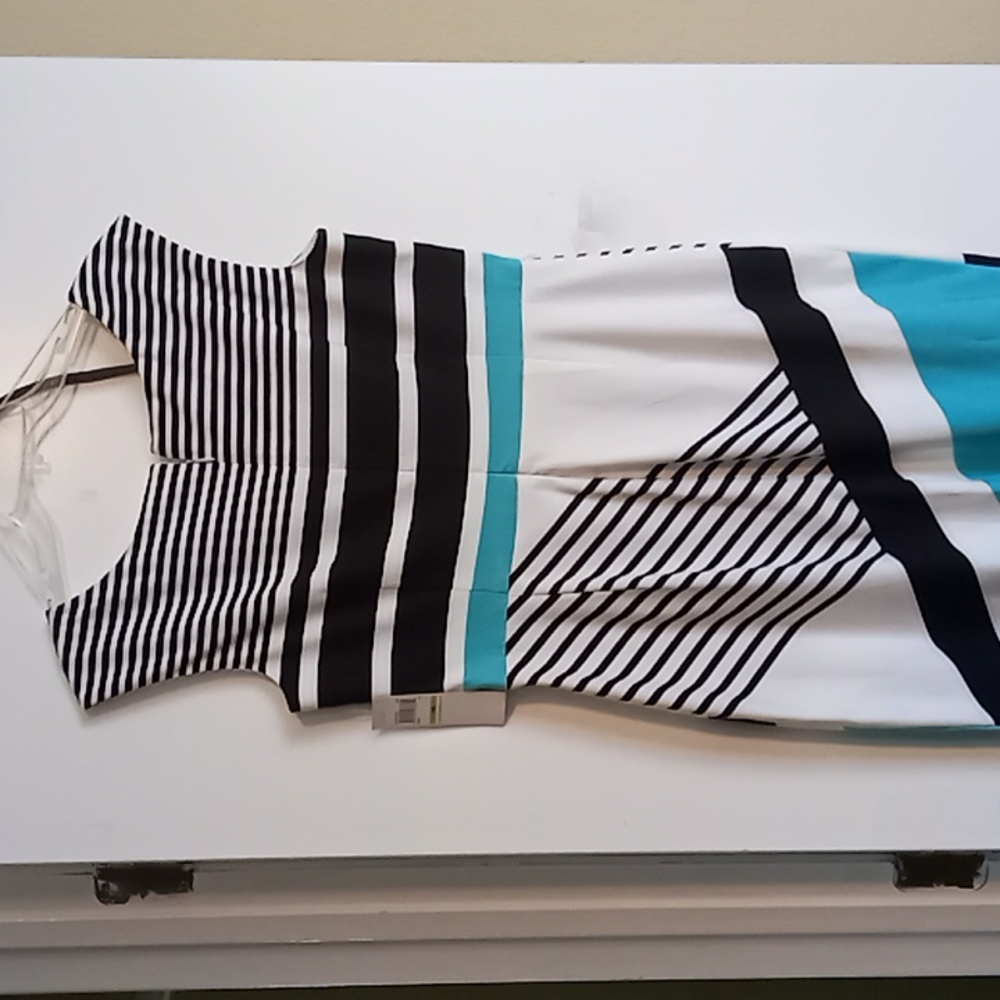 Dress - Picture 4 of 6